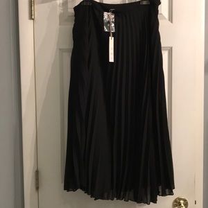 Black pleated skirt
